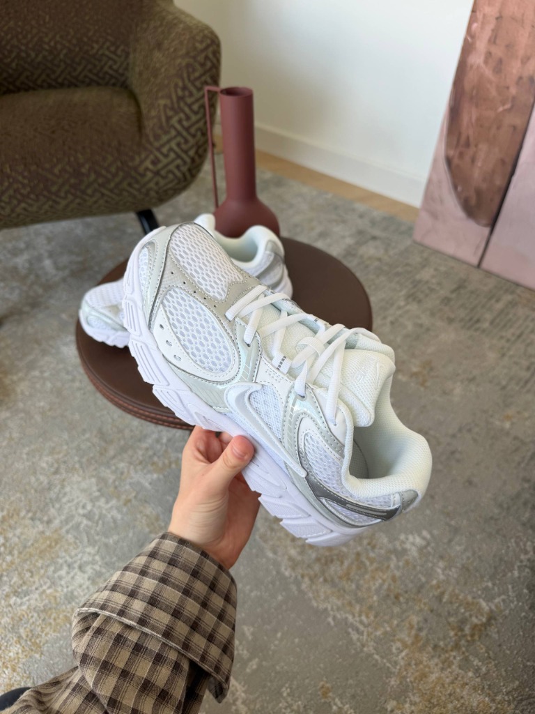 Nike V5 Metallic 4