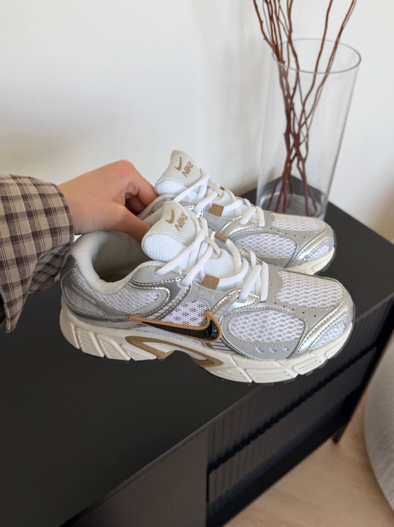 Nike V5 Gold 2